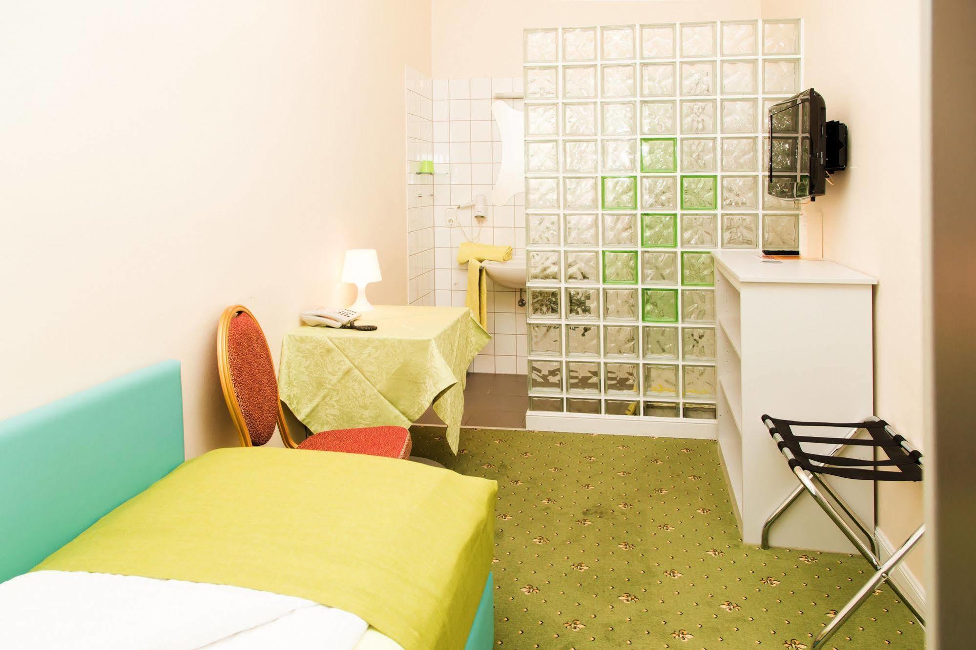 Odeon Hotel 2*